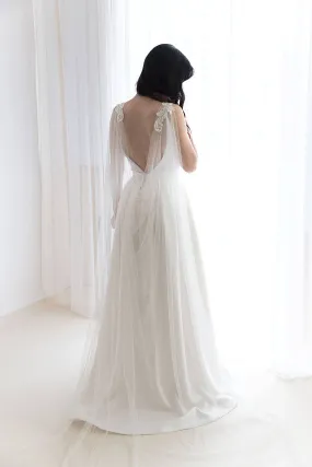 Cape veil with lace